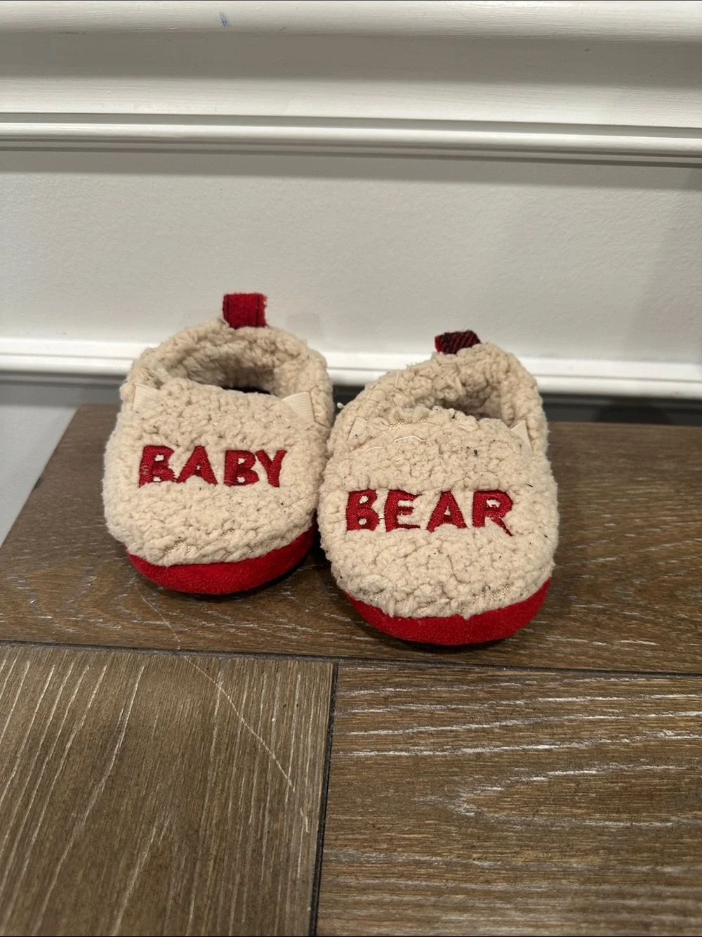 dearfoams Baby Bear Sherpa Slippers in Beige and Red